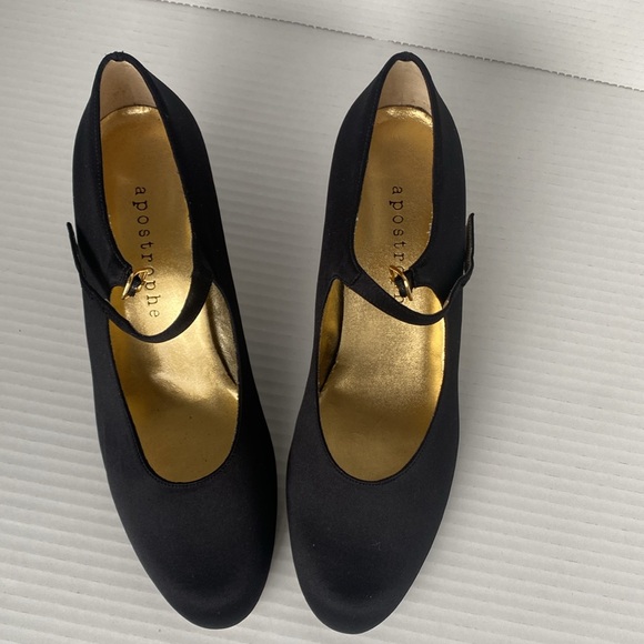 Apostrophe Jodette Black and Gold shoe. - Picture 2 of 7